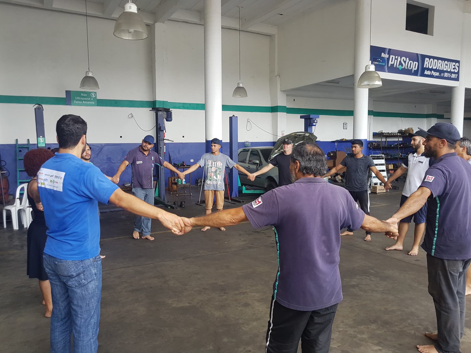 Roda de conversa com equipe no próprio ambiente de trabalho